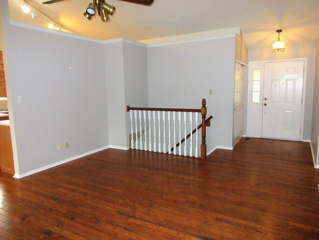 Building Photo - 206 Crescent Ave