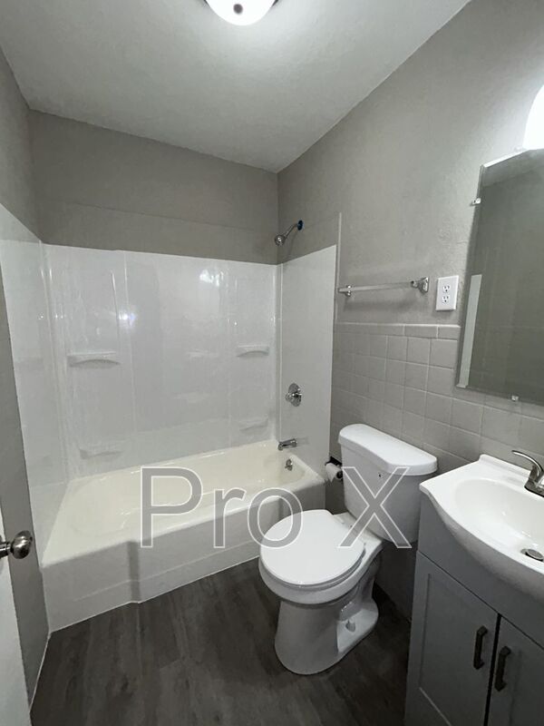 Foto del edificio - 2379 Locust Rd