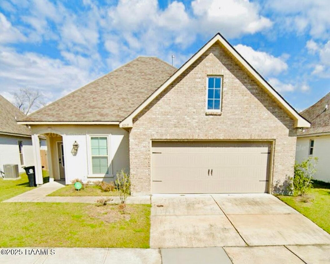 Foto principal - 6217 Lake Edge Dr