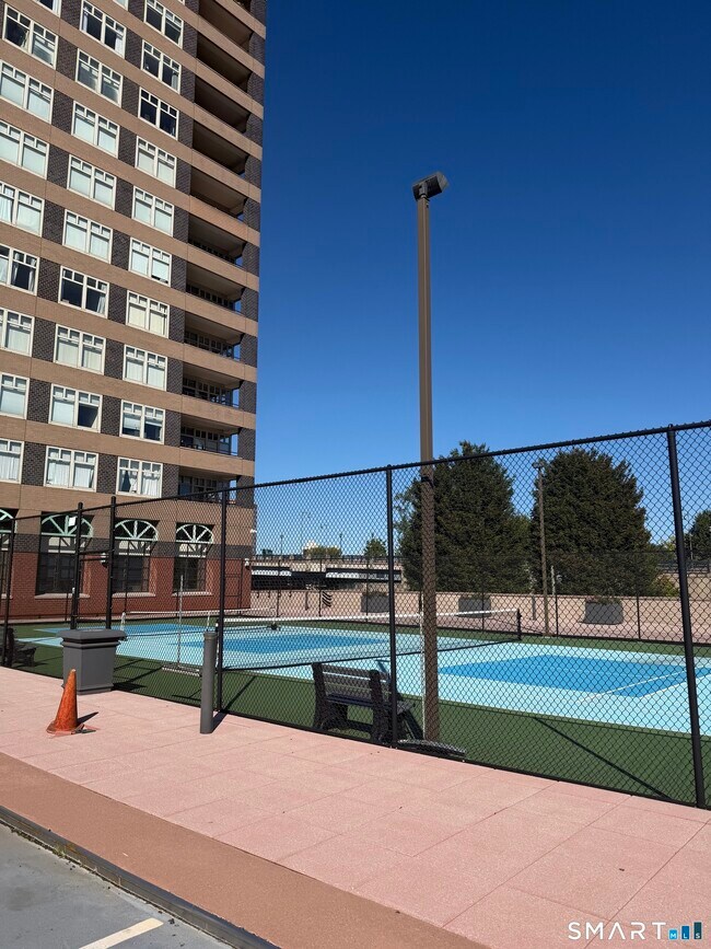 Foto del edificio - 235 E River Dr