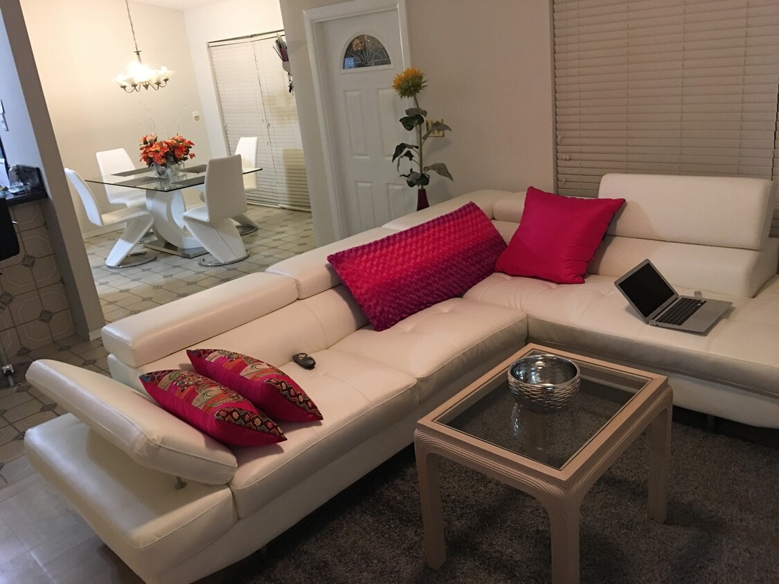 sala de estar - 373 Springdale Cir