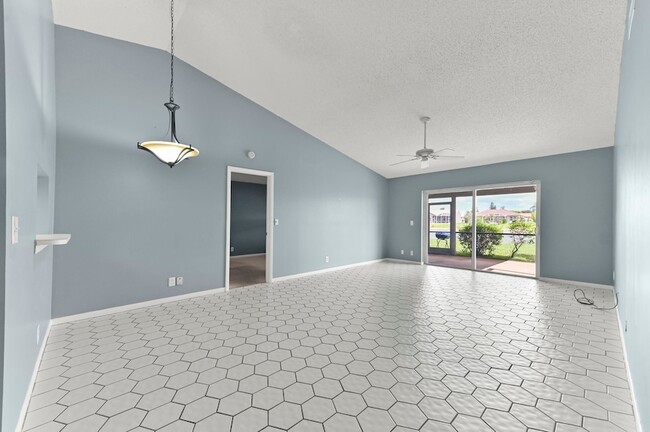 Foto del edificio - 8495 Lakepoint Ct