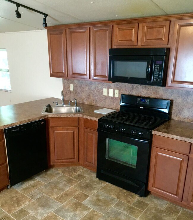 Foto del edificio - 2918 SW J Ave Mobile Home