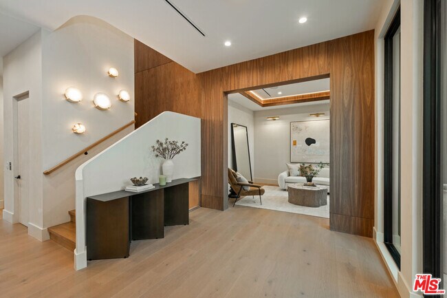 Foto del edificio - 565 Toyopa Dr