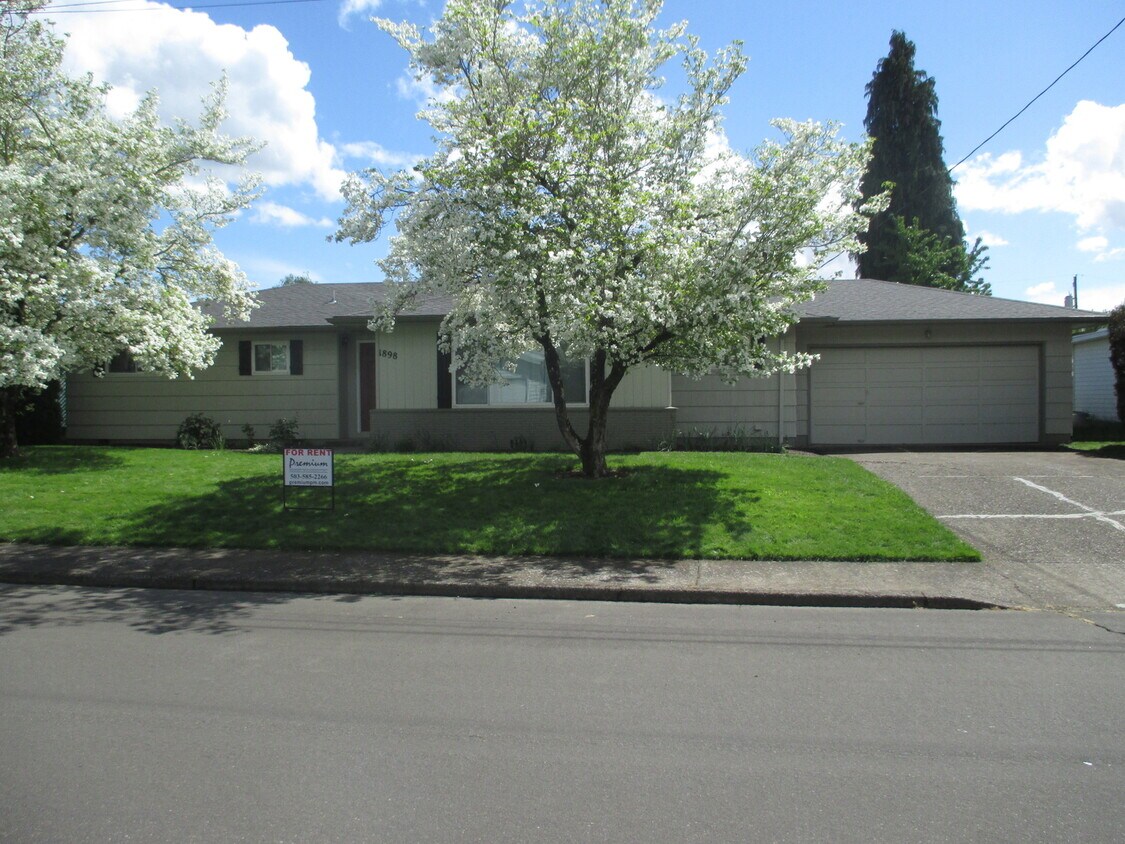 Foto principal - Large Three Bedroom Home in Keizer