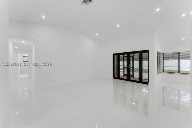 Foto del edificio - 10480 SW 130th Ave