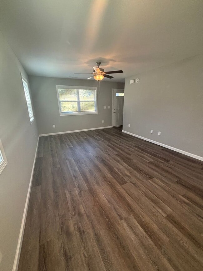 Building Photo - Beautiful 3BR/2BA Home in Peaceful Sevierv...