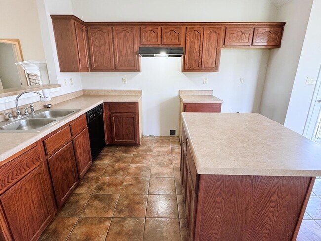 Foto del edificio - 6098 Ravenwood Lake Dr E