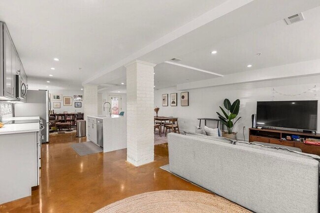 Building Photo - Terrific Trinidad Two-Bed PLUS Den | Pet-f...