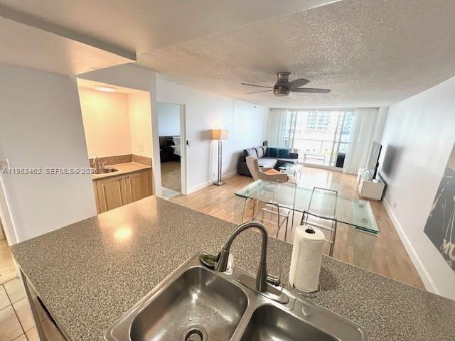 Foto del edificio - 1717 N Bayshore Dr