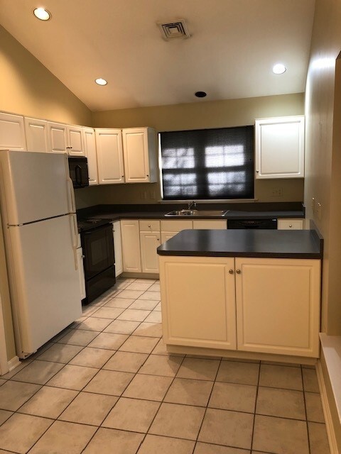 Kitchen - 29 Sterling Ct