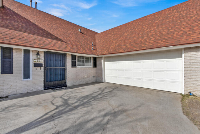 Building Photo - 5907 Cabrillo Dr