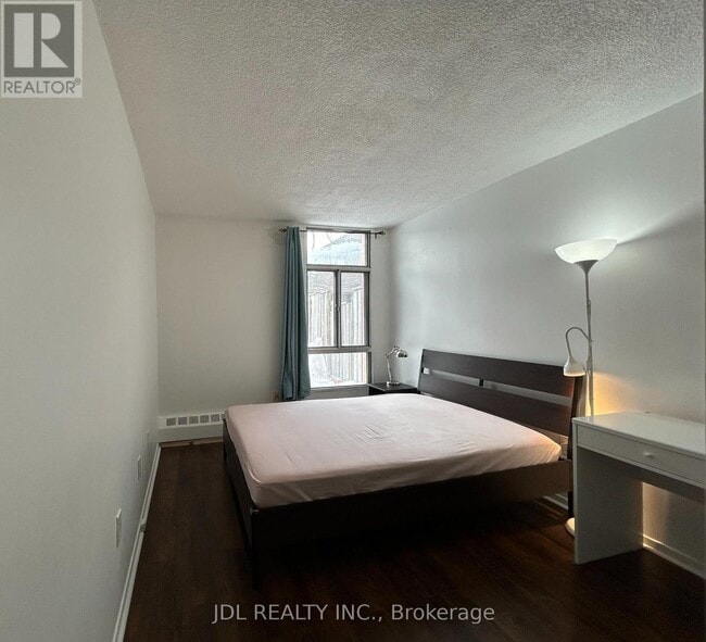 Photo du bâtiment - 1701 McCowan Rd