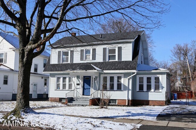 Foto del edificio - 3 br, 1.5 bath House - 89 Nye Park