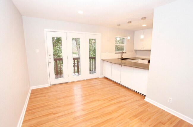 Building Photo - 2633 W 49th St