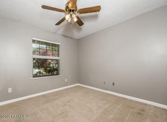 Foto del edificio - 107 Village Ln