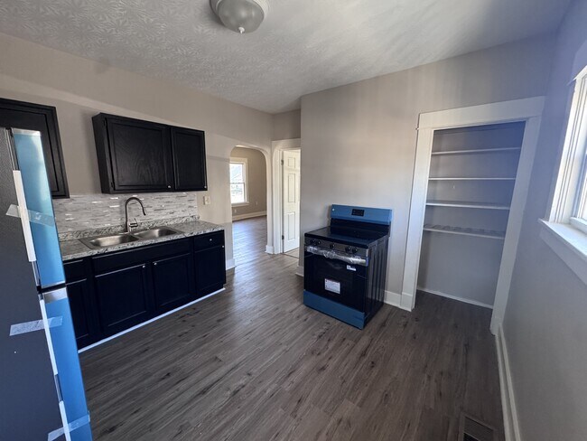 Foto del edificio - 1107 Sale Ave