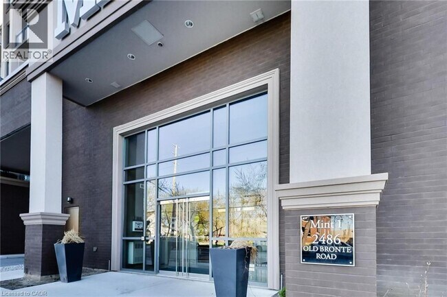 Photo du bâtiment - 2486 Old Bronte Rd