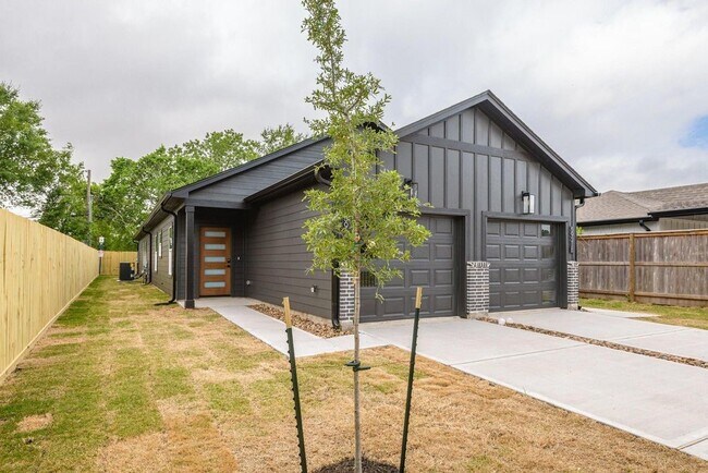 Foto del edificio - 5921 Mountwood St