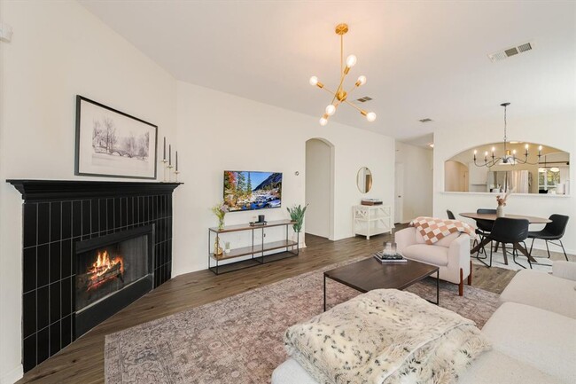 Foto del edificio - 9302 Brents Elm Dr