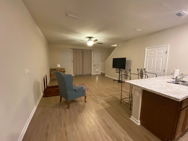 Foto del edificio - 183 Silver Fern Dr