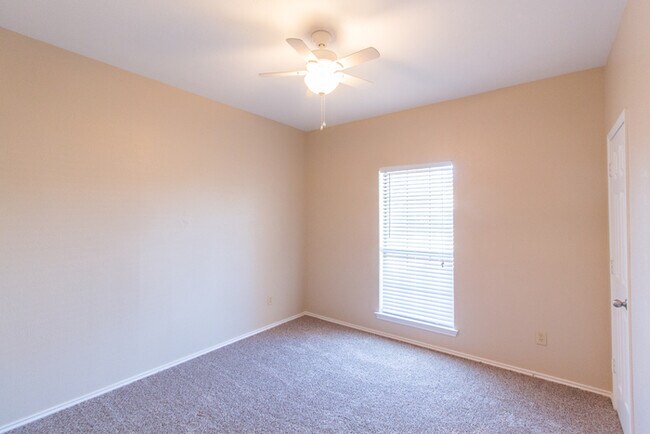 Building Photo - 1104 Sandy Creek Dr, Allen