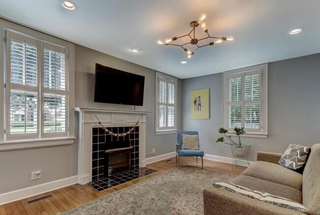 Cozy fireplace - 316 E 55th St