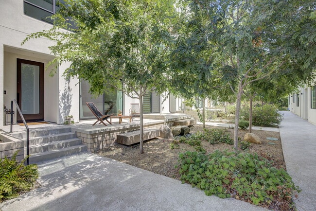 Ground Level - Exterior - Front Entrance and Community Area - 4518 Ayla Ln