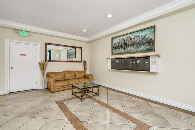 Lobby - Rexford Apartments