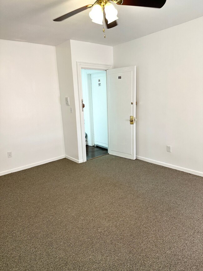 Foto del edificio - 3347 Seymour Ave