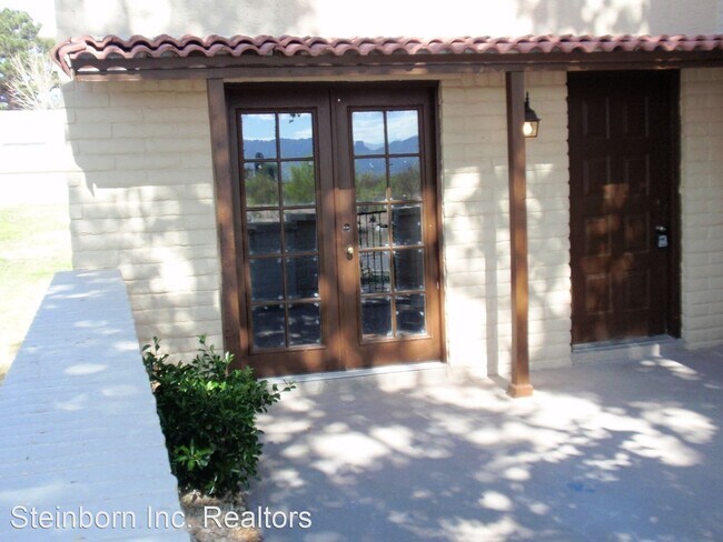 Building Photo - 3 br, 3 bath House - 132 N. Trevino