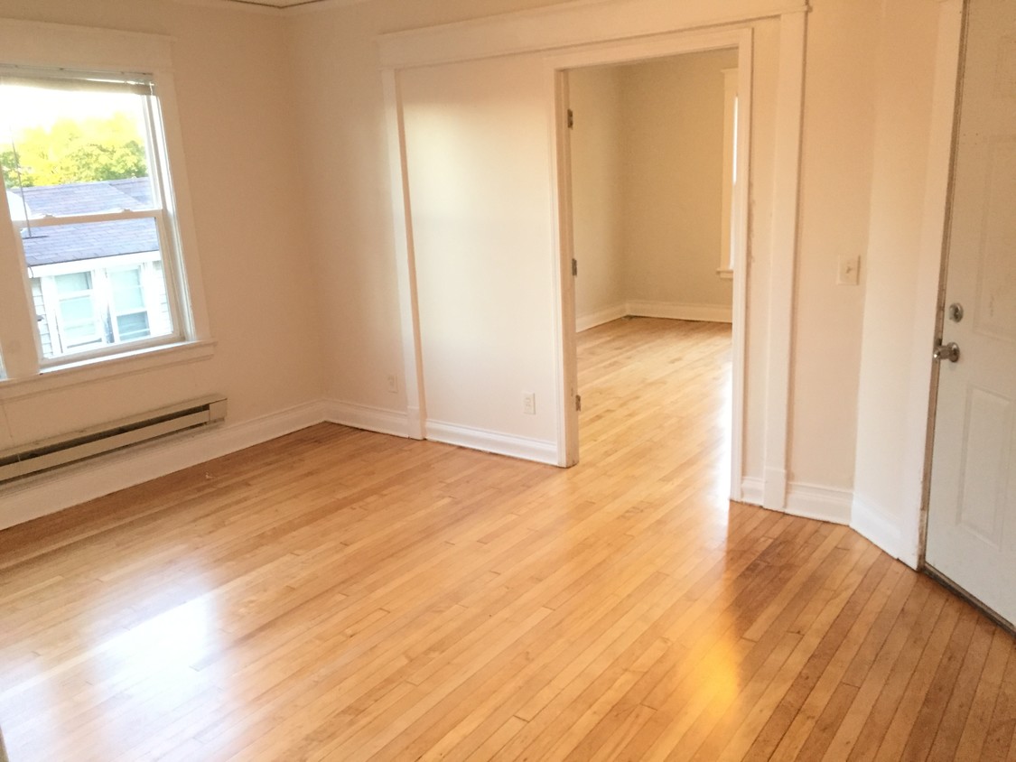 Foto principal - 733 Bradley St N