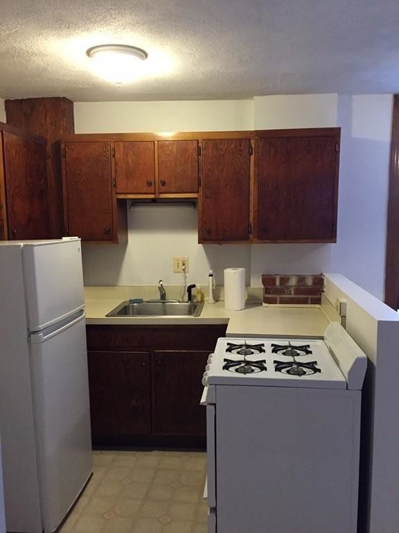 Building Photo - bedroom in Boston MA 02109