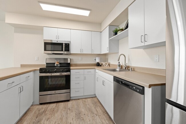 Cocina - Legacy Plaza Senior Living Apartments