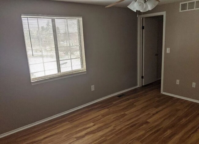 Building Photo - 1125 Indianwood Trail