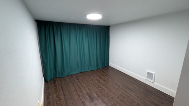 Building Photo - 208 G St
