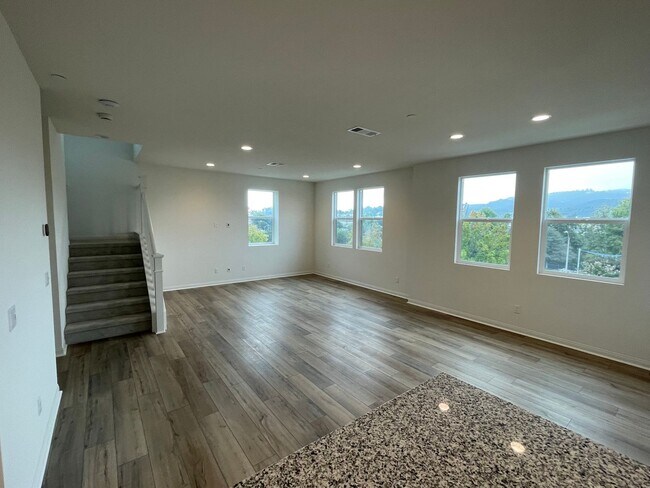 Foto del edificio - 3 Bed 3 Bath Townhouse in San Marcos - Brand New