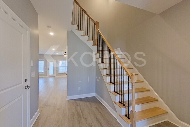 Foto del edificio - 3717 Oak Leaf Wy