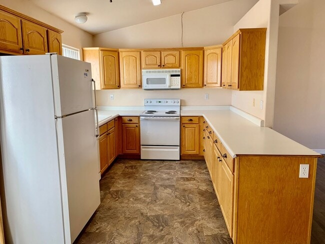Foto del edificio - Affordable 2-BR Condo is Centrally Located