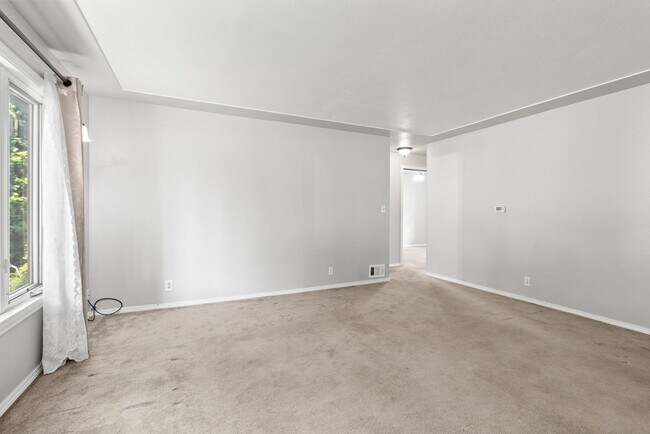 Building Photo - Beautiful South Perry Home