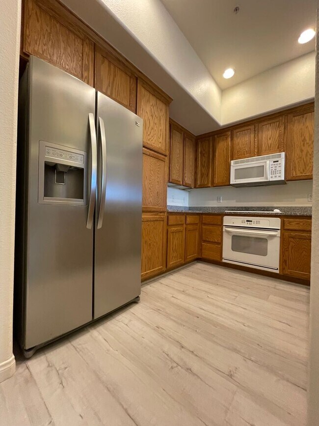 Foto del edificio - Coming Soon-2 Bedroom Unit in Manhattan Guard Gated Community!