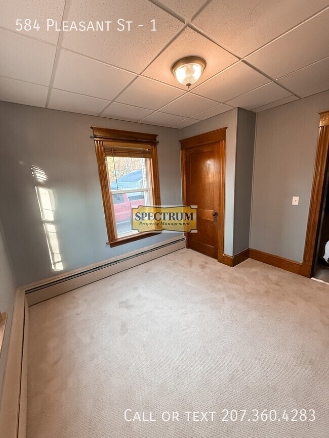 Foto del edificio - 584 Pleasant St