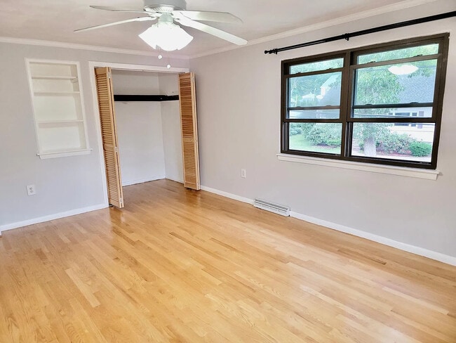 Master bedroom - 49 Lupine Rd