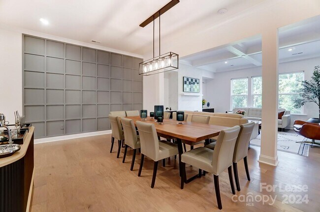 Foto del edificio - 131 Heathbrook Ln