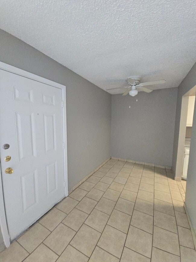 Building Photo - 6815 Basilwood Dr