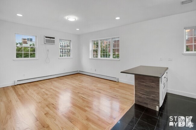 Building Photo - 330 Clifton Pl
