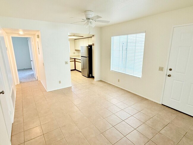Foto del edificio - Freshly Updated 2-Bedroom Condo In The Mes...