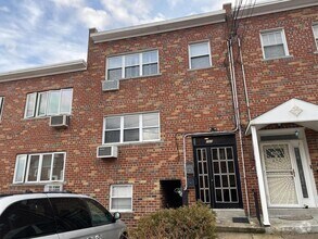 Building Photo - 260 E 238th St