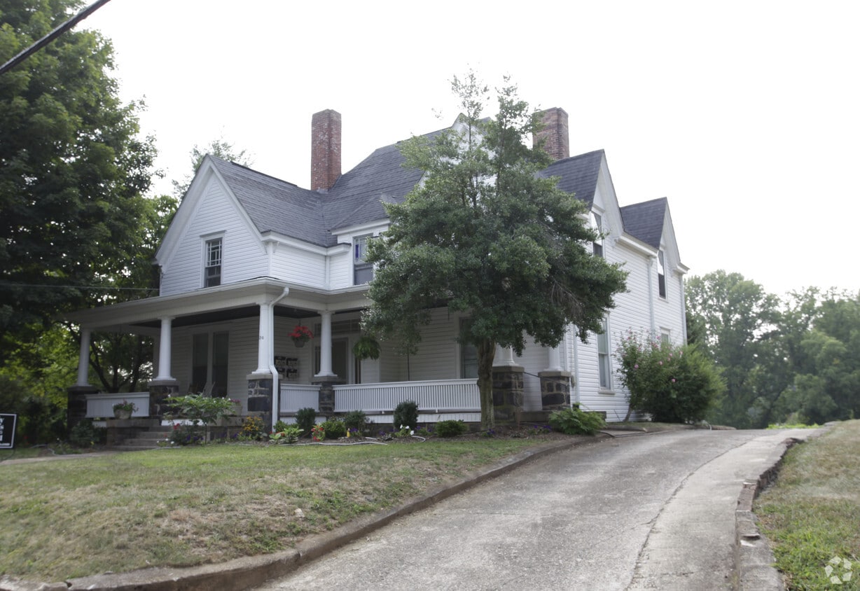 Building Photo - 124 Logan Ave