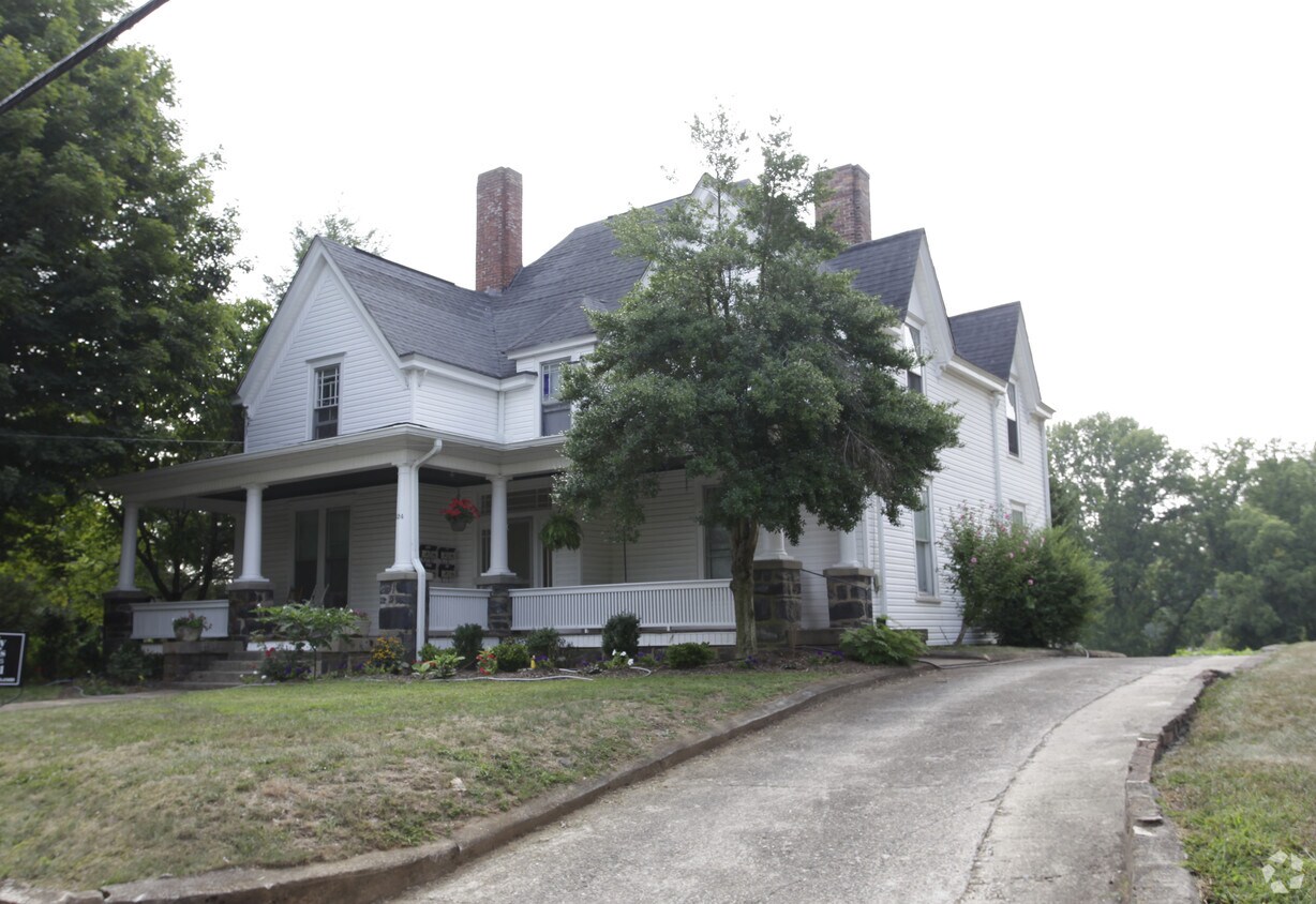 Foto del edificio - 124 Logan Ave